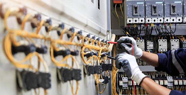 Professional Electrician technician working in El Cenizo, TX